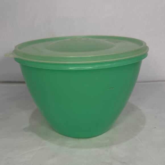 VINTAGE TUPPERWARE Crisp-It Lettuce Crisper Bowl 679-8 Lid 680-15 Jadeite Green - Picture 1 of 6